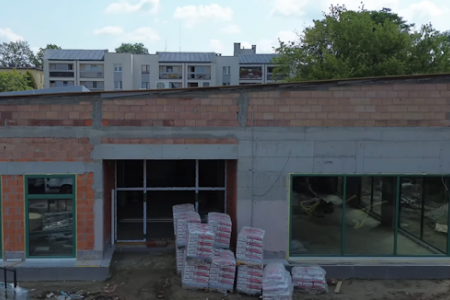Nowe wideo z placu budowy przedszkola z oddziałami żłobkowymi